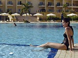 Гражданка Польши обвинила египетский отель в беременности 13-летней дочери, подхватившей "шальную сперму" в бассейне
