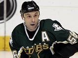 
Сергей Зубов после 15 лет заокеанской карьеры готов играть в КХЛ
