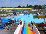 Туристы, отдыхавшие в пансионате "Волна" в селе Песчаное Бахчисарайского района, накануне вечером возвращались в здравницу после того, как провели день в аквапарке в Сакском районе Туристы, отдыхавшие в пансионате "Волна" в селе Песчаное Бахчисарайского района, накануне вечером возвращались в здравницу после того, как провели день в аквапарке в Сакском районе