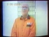 По данным следствия, в годы Второй мировой войны Демьянюк служил охранником в концлагере Собибор на территории Польши и был причастен к массовому уничтожению евреев. Сам Демьянюк уверяет, что воевал в Красной армии, а затем попал в плен По данным следствия, в годы Второй мировой войны Демьянюк служил охранником в концлагере Собибор на территории Польши и был причастен к массовому уничтожению евреев. Сам Демьянюк уверяет, что воевал в Красной армии, а затем попал в плен