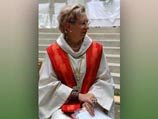 Непризнанная женщина-епископ украла из Церкви причастие