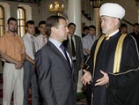 Медведев говорил с муфтиями о веротерпимости, строительстве мечети в Сочи и обещал помочь с мясом