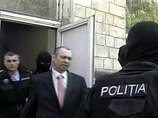 Экс-министр обороны Молдавии, советник председателя правления РАО "ЕЭС России" Анатолия Чубайса Валерий Пасат был арестован в аэропорту Кишинева 11 марта 2005 года