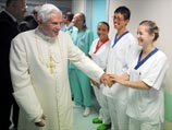 Папа Римский выписан из больницы в хорошем настроении