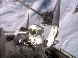 Астронавты Endeavour успешно завершили первый выход в открытый космос