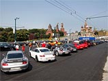 Рев мощных моторов заполнит сегодня центр российской столицы - у стен Кремля на импровизированной гоночной трассе пройдут показательные заезды болидов Формулы-1 Moscow City Racing - Гран-при мировых серий гонок "Вне игры" Рев мощных моторов заполнит сегодня центр российской столицы - у стен Кремля на импровизированной гоночной трассе пройдут показательные заезды болидов Формулы-1 Moscow City Racing - Гран-при мировых серий гонок "Вне игры"