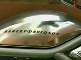 Лукашенко предложили самому прокатиться на Harley, и он вместе со своим младшим сыном Николаем возглавил колонну байкеров Лукашенко предложили самому прокатиться на Harley, и он вместе со своим младшим сыном Николаем возглавил колонну байкеров