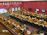 По итогам торгов в понедельник индекс РТС вырос до 972,31 пункта (+5,11%), индекс ММВБ поднялся до 985,81 пункта (+2,03%), причем в течение сессии индикатор достигал 1000,45 пункта По итогам торгов в понедельник индекс РТС вырос до 972,31 пункта (+5,11%), индекс ММВБ поднялся до 985,81 пункта (+2,03%), причем в течение сессии индикатор достигал 1000,45 пункта
