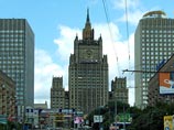 По данным телекомпании, в ответ на это российская сторона выдворила из Москвы двух грузинских дипломатов, в том числе консула Грузии в России Зураба Патарадзе, объявив его персоной нон грата По данным телекомпании, в ответ на это российская сторона выдворила из Москвы двух грузинских дипломатов, в том числе консула Грузии в России Зураба Патарадзе, объявив его персоной нон грата