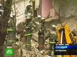 В Астрахани спасатели нашли под завалами обрушившегося дома женщину и девочку