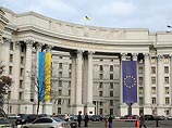 Советнику российского посольства Владимиру Лысенко, работающему в Севастополе, предписано покинуть территорию Украины до 29 июля по требованию украинского МИДа