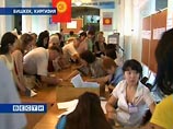 Exit poll: президент Бакиев переизбирается, получив почти 70% 