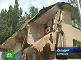 Спасатели извлекли из-под завалов разрушенного общежития в Астрахани тело молодой женщины и ее супруга