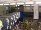 Минск затопило ливнем. Люди и машины "плавают" на улицах Минск затопило ливнем. Люди и машины "плавают" на улицах