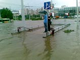 Минск затопило ливнем. Люди  и машины "плавают" на улицах (ФОТО)