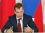 Президент РФ Дмитрий Медведев заявил в начале этой недели, что этот закон не был принят из-за "раскоординированности" работы правительства, администрации президента и парламента