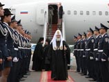Патриарха сопровождают архиереи Московского патриархата, сотрудники синодальных отделов, журналисты ведущих российских телеканалов, информационных агентств и газет Патриарха сопровождают архиереи Московского патриархата, сотрудники синодальных отделов, журналисты ведущих российских телеканалов, информационных агентств и газет