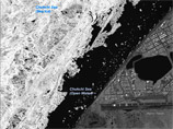 Город Барроу, штат Аляска. Фото снятое со спутника в июле 2006 года, на снимке отчетливо виден ледяной покров