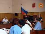 По свидетельству очевидцев, судья, услышав странный набор слов, поднял голову от записей и удивленно посмотрел на читающего обвинителя Валерия Лахтина По свидетельству очевидцев, судья, услышав странный набор слов, поднял голову от записей и удивленно посмотрел на читающего обвинителя Валерия Лахтина