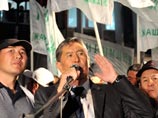 Бишкекская милиция пресекла несанкционированное шествие сторонников оппозиционного кандидата в президенты Киргизии Алмазбека Атамбаева