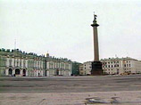 Дворцовую площадь Петербурга поделят 2 августа между десантниками и поклонниками Мадонны