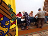 Правящая в Молдавии Партия коммунистов побеждает на досрочных выборах в парламент, сообщает "Интерфакс" со ссылкой на официальные данные exit-poll (опроса на выходе с избирательных участков)
