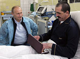 Путин посетил Евкурова в больнице в день рождения. Подарил кинжал и 4,5 миллиарда рублей на республику Путин посетил Евкурова в больнице в день рождения. Подарил кинжал и 4,5 миллиарда рублей на республику