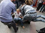 Милиция отпустила 42 члена "Другой России", задержанных на Триумфальной площади Милиция отпустила 42 члена "Другой России", задержанных на Триумфальной площади