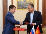 Москве удалось убедить Бишкек разместить в Киргизии российскую военную базу, напомнив о предоставленном кредите в размере 2 млрд долларов. Переговоры проходили в минувшие выходные в Чолпон-Ате (Киргизия)