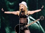 Успешно выступив с концертом на Дворцовой площади, певица Мадонна во вторник вечером улетает из Петербурга