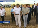 Премьер-министр РФ Владимир Путин прибыл во вторник в Оренбургскую область, пострадавшую от сильной засухи, чтобы провести совещание, посвященное ходу уборки урожая в 2009 году