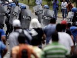 Сторонники изгнанного президента Гондураса начали мирный марш против "правительства де-факто"