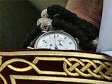 Во время молебна на Владимирской горке в Киеве один из фотографов запечатлел на запястье Святейшего часы фирмы Breguet