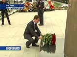 Медведев прилетел во Владикавказ наградить отличившихся в войне годичной давности