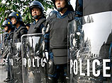 Российское посольство в Токио осаждают ультраправые. Полиция усилила охрану