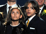 Ранее британский таблоид News of the World сообщил, что Лестер уверен в том, что он отец 11-летней дочери Джексона Пэрис (на фото слева) и хочет пройти тест на отцовство