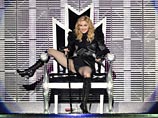 Польские католики решили "бороться" с концертом американской певицы Мадонны, который совпадает с католическим праздником, при помощи государственного гимна и религиозных песен