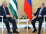 Когда Путин встречался с президентом Абхазии Сергеем Багапшем 14 мая в Сочи, он пообещал предоставить республике долгосрочный кредит в размере 1-1,5 млрд рублей