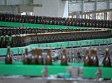 Российские пивовары предлагают разливать пиво в одинаковые бутылки, чтобы использовать стеклотару повторно Российские пивовары предлагают разливать пиво в одинаковые бутылки, чтобы использовать стеклотару повторно
