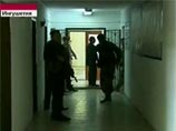 По данным правоохранительных органов республики, в среду около 10:30 по местному времени двое вооруженных преступников в камуфляже и масках сначала ворвались в приемную Руслана Амерханова, где ранили помощника министра Магомеда Амерханова По данным правоохранительных органов республики, в среду около 10:30 по местному времени двое вооруженных преступников в камуфляже и масках сначала ворвались в приемную Руслана Амерханова, где ранили помощника министра Магомеда Амерханова