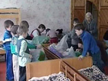 Киргизские гастарбайтеры, уезжая домой, бросают в России своих детей