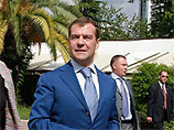 "Я пригласил федерального канцлера посетить Россию в августе месяце, побывать у нас на море, в Сочи, может быть, в горах погулять", - сказал тогда Медведев