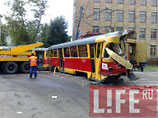В Москве произошло крупное ДТП с участием бетоновоза и сразу двух трамваев