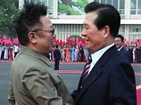 Именно благодаря усилиям южнокорейского президента в июне 2000 года состоялась первая в истории встреча руководителей Южной и Северной Корей - Ким Чен Ира и Ким Дэ Чжуна