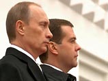 Рейтинги Медведева и Путина растут, показывают опросы. Премьер по-прежнему популярнее президента