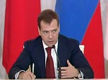 Медведев поручил победившей на выборах "ЕР" выбрать кандидатуры губернаторов в 14 регионах