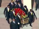 Церемония похорон Майкла Джексона, назначенная на день его рождения - 29 августа и перенесенная сегодня на последний день месяца, вновь перенесена - на 3 сентября