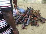 Сотни нигерийских боевиков сдали оружие, воспользовавшись амнистией властей
