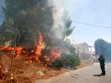 Ситуацию с пожарами пока не удается взять под контроль, лес горит на протяжении 30 километров
