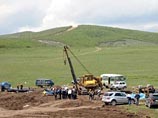 Одновременно прокуратура Южной Осетии объявила, что возбудила уголовное дело против строителей газопровода Дзуарикау-Цхинвали по подозрению в уклонении от уплаты налогов в особо крупном размере и вреде экологии